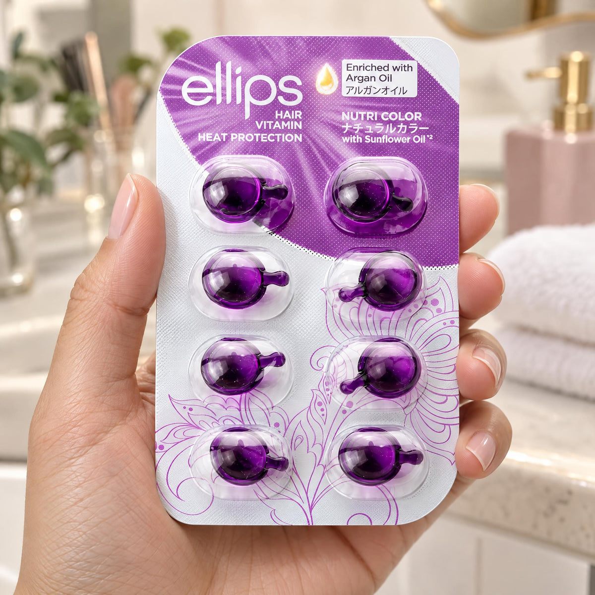 Hand holding the Ellips Nutri Color try size blister of 8 capsules