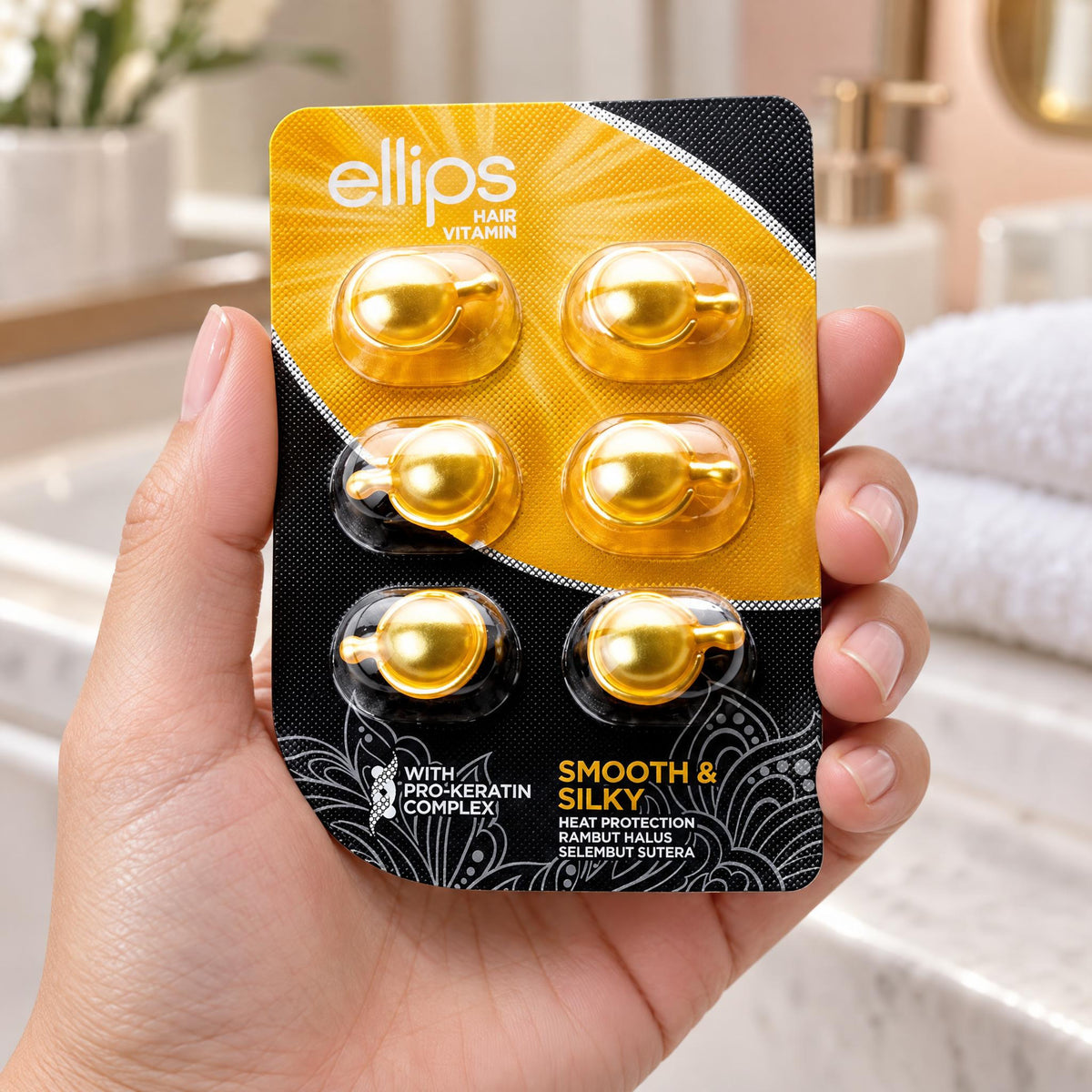 Hand holding the Ellips Smooth & Silky try size blister of 6 capsules